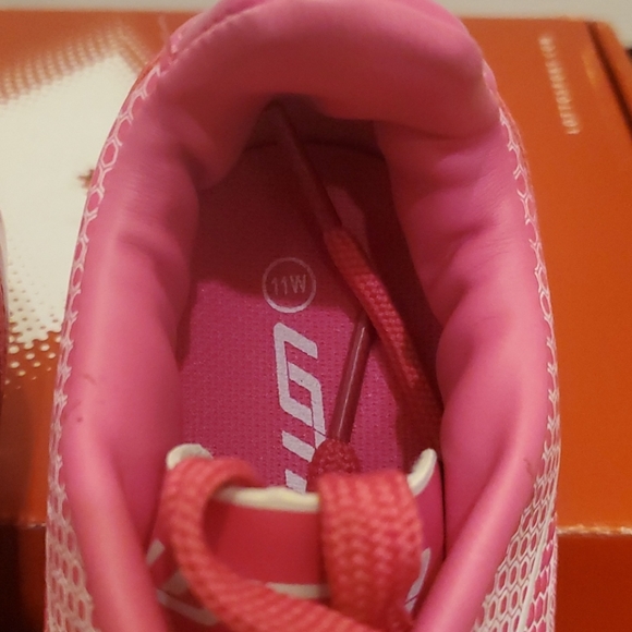 NWT girls Lotto soccer cleats - Picture 3 of 6